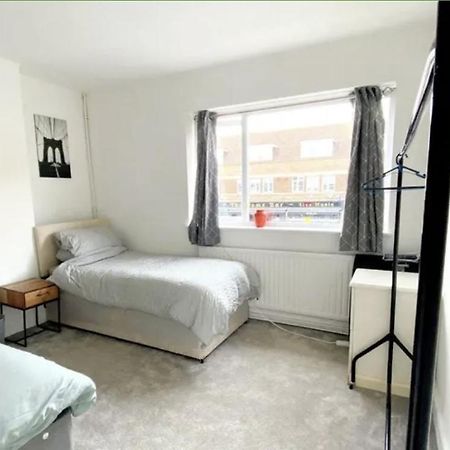 4 Bedroom Property Close To The Harry Potter Studio And Watford Junction Extérieur photo